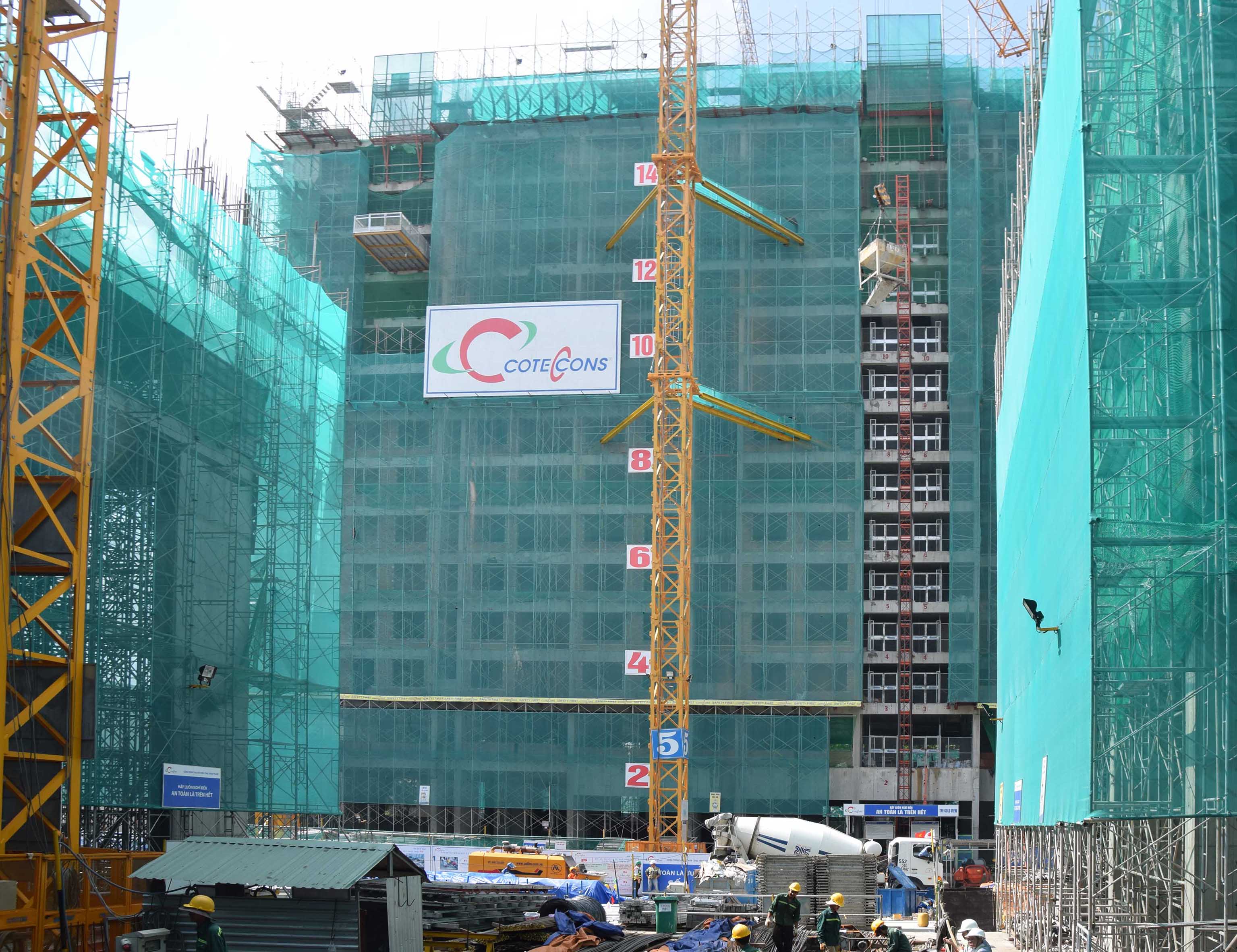 Hình thực tế tại công trường The GoldView giữa tháng 7.2016