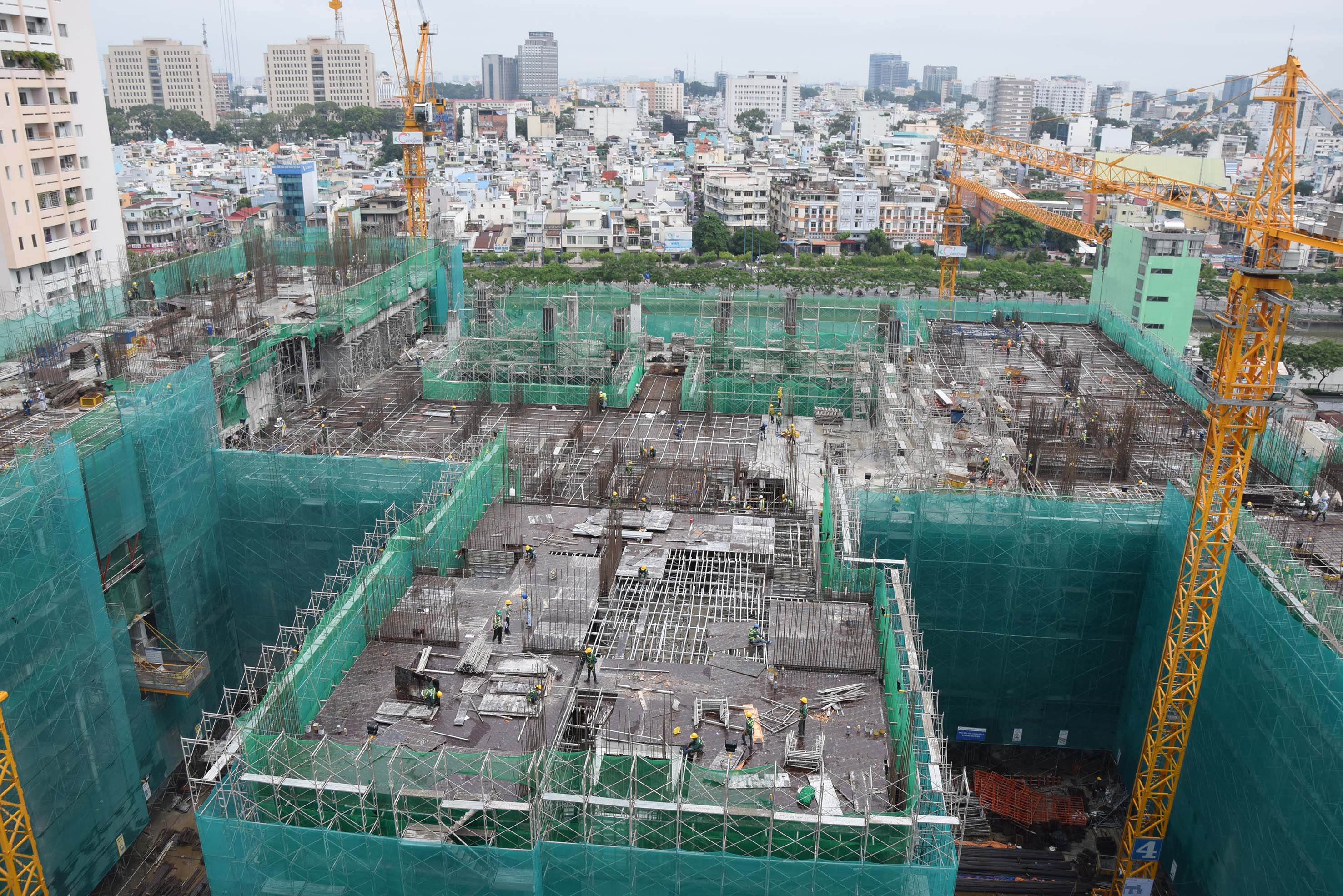 Hình thực tế tại công trường The GoldView đầu tháng 8.2016