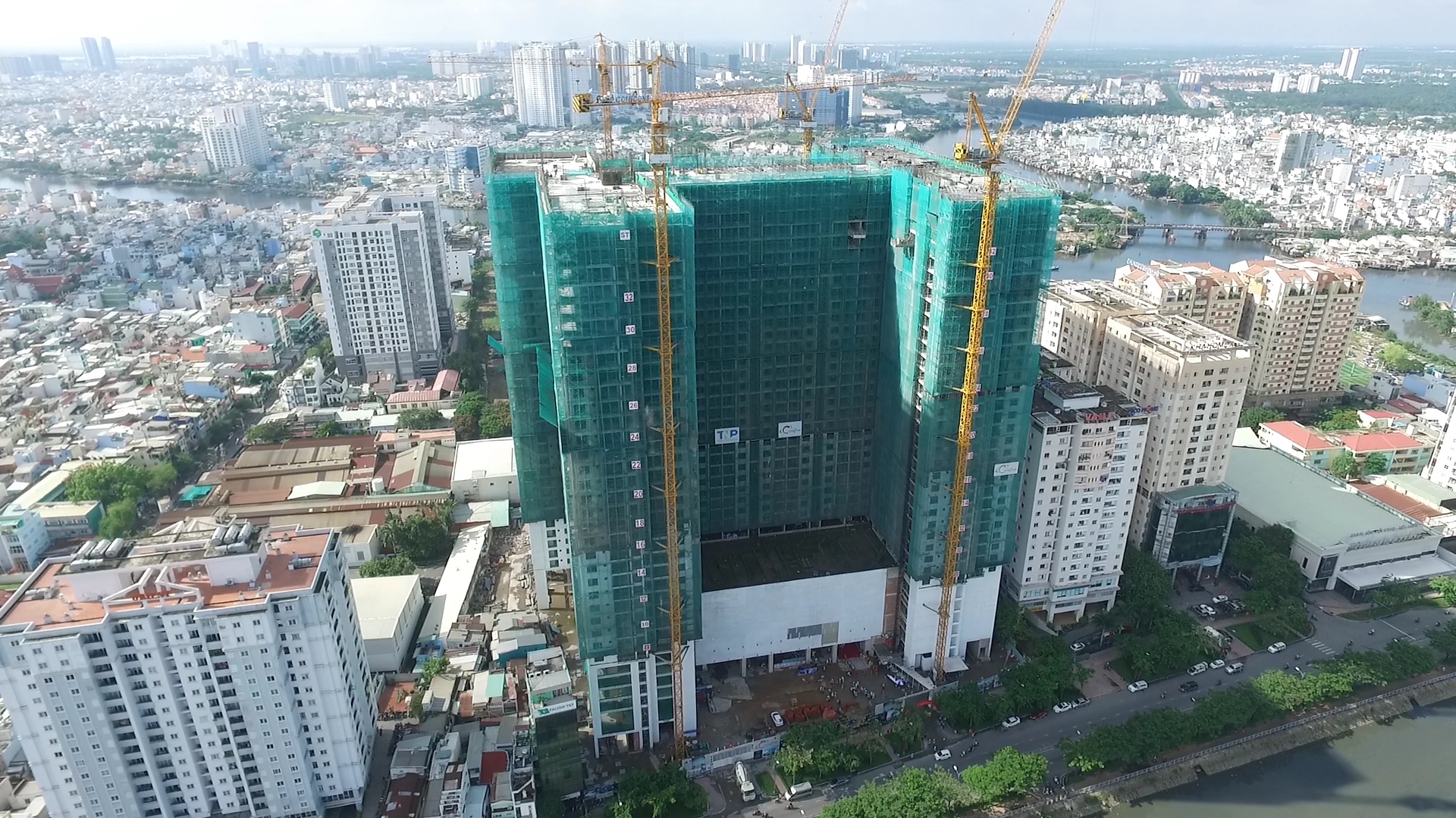 Hình thực tế tại công trường The GoldView cuối tháng 5.2017