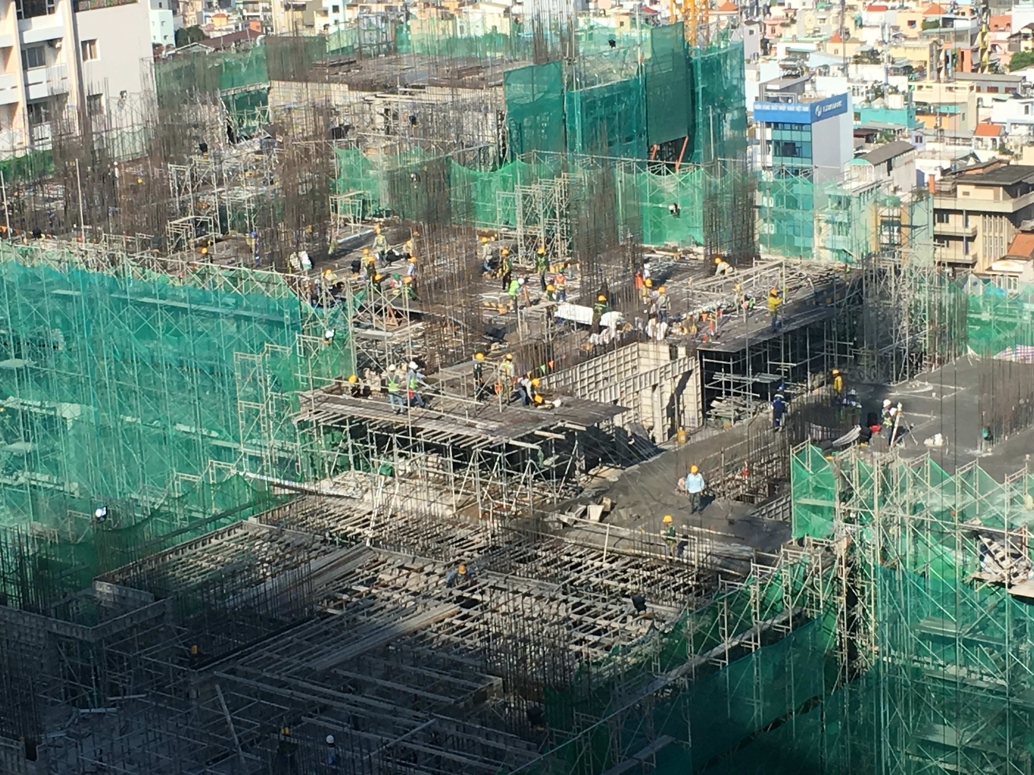 Hình thực tế tại công trường The GoldView đầu tháng 12.2016