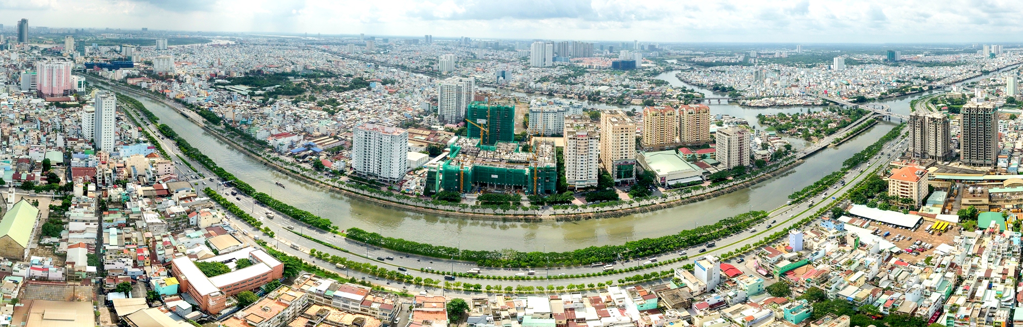 Hình thực tế tại công trường The GoldView đầu tháng 10.2016