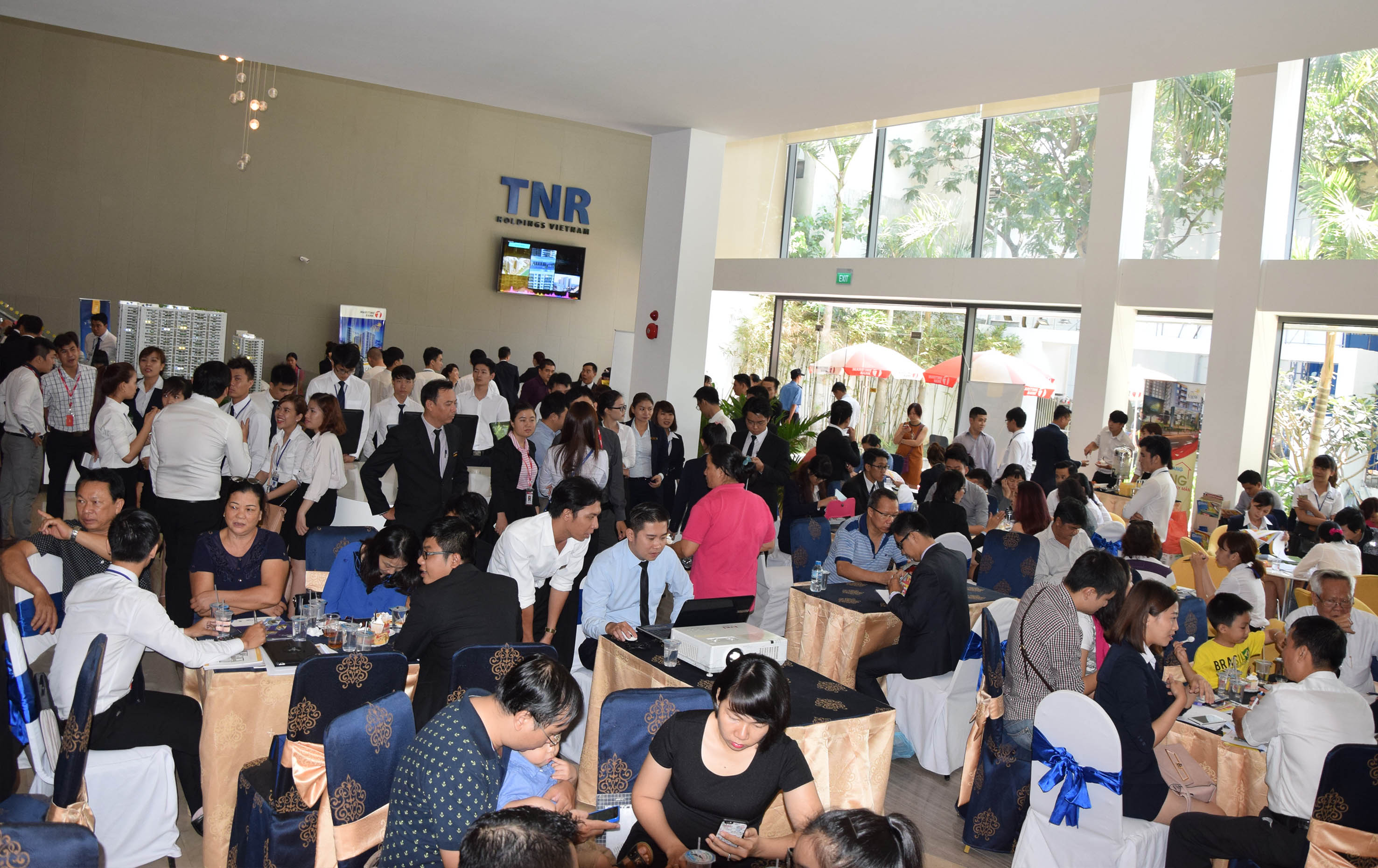 Sự kiện ra mắt tòa tháp Gold River View trên HTV7 - Chương trình Chào ngày mới