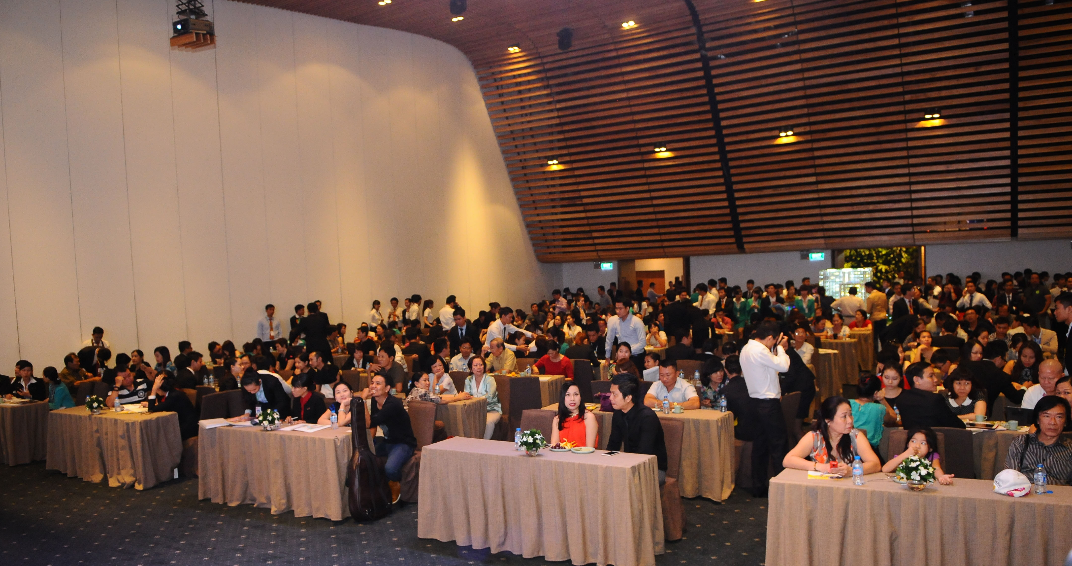 Toàn cảnh sự kiện tri ân khách hàng và ưu đãi 100 khách VIP The GoldView